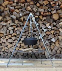 Petromax - Driepoot - Dutch Oven - Staal -Barbecue Gereedschap Winkel 1047x1200