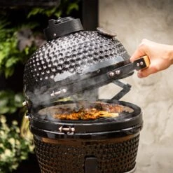 BluMill Kamado BBQ Egg - Kamado 13 Inch - Incl. Vlees Thermometer - Houtskoolbarbecues - Zwart - Ø 27cm -Barbecue Gereedschap Winkel 1200x1200 226