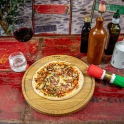 Boska Pizzaplank Friends L - BBQ Accessoires - Eikenhout - Handige Opvanggeul - Ø 34 Cm -Barbecue Gereedschap Winkel 1200x1200 345