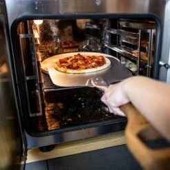 Boska Pizzasteen Deluxe - Voor Oven & BBQ - Knapperige Pizza's - Ø 29.5 Cm - BBQ Accessoires 31 Boska Pizzasteen Deluxe - Voor Oven & BBQ - Knapperige Pizza's - Ø 29.5 Cm - BBQ Accessoires -Barbecue Gereedschap Winkel 1200x1200 393