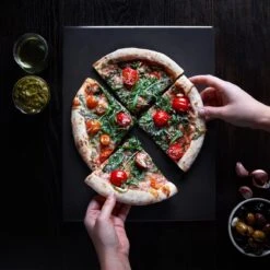 Navaris Pizzasteen XL Voor Oven En Barbecue - Rechthoekige Pizzaplaat 38 X 30 Cm - Inclusief Receptenboek - Keramisch Geglazuurd - Zwart 21 Navaris Pizzasteen XL Voor Oven En Barbecue - Rechthoekige Pizzaplaat 38 X 30 Cm - Inclusief Receptenboek - Keramisch Geglazuurd - Zwart -Barbecue Gereedschap Winkel 1200x1200 443