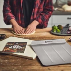 Burnhard Pizzasteen 38 X 30 X 1,5 Cm + Pizzaschep 20 Burnhard Pizzasteen 38 X 30 X 1,5 Cm + Pizzaschep -Barbecue Gereedschap Winkel 1200x1200 447
