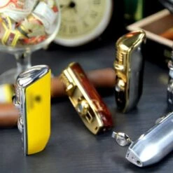 Cohiba® Sigarenaansteker - Sigarenboor - Sigaren - Sigaar - Cohiba Aansteker - Sigarenboor - Sigaren Accessoires - Sigarenknipper - Sigaar Aansteker - Cohiba - Incl. Luxe Geschenkdoos - Rood 26 Cohiba® Sigarenaansteker - Sigarenboor - Sigaren - Sigaar - Cohiba Aansteker - Sigarenboor - Sigaren Accessoires - Sigarenknipper - Sigaar Aansteker - Cohiba - Incl. Luxe Geschenkdoos - Rood -Barbecue Gereedschap Winkel 1200x1200 518