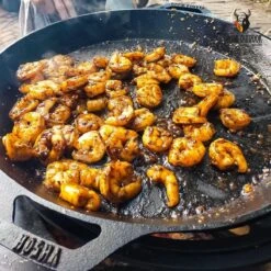 Valhal Outdoor Skillet / Plancha / Koekenpan - Gietijzer - Diameter 35cm, Twee Handvatten, VH35F -Barbecue Gereedschap Winkel 1200x1200 704