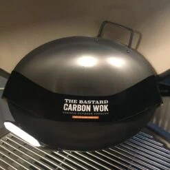 The Bastard Carbon Steel Wok -Barbecue Gereedschap Winkel 1200x1200 81