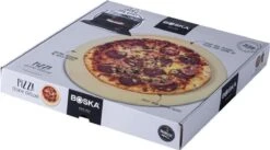 Boska Pizzasteen Deluxe L - Voor Oven & BBQ - Knapperige Pizza's - Ø 35 Cm - BBQ Accessoires -Barbecue Gereedschap Winkel 1200x667 1