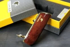 Cohiba® Sigarenaansteker - Sigarenboor - Sigaren - Sigaar - Cohiba Aansteker - Sigarenboor - Sigaren Accessoires - Sigarenknipper - Sigaar Aansteker - Cohiba - Incl. Luxe Geschenkdoos - Rood 19 Cohiba® Sigarenaansteker - Sigarenboor - Sigaren - Sigaar - Cohiba Aansteker - Sigarenboor - Sigaren Accessoires - Sigarenknipper - Sigaar Aansteker - Cohiba - Incl. Luxe Geschenkdoos - Rood -Barbecue Gereedschap Winkel 1200x800 50