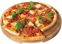 Boska Pizzaplank Friends L - BBQ Accessoires - Eikenhout - Handige Opvanggeul - Ø 34 Cm -Barbecue Gereedschap Winkel 1200x857