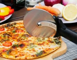 Bighorn Pizzaschep Voor BBQ En Oven-Inklapbare Handgreep -Pizzasnijder- Edelstaal -geschikt Als Broodschep En Ovenschep - SRPT01 -Barbecue Gereedschap Winkel 1200x944 2