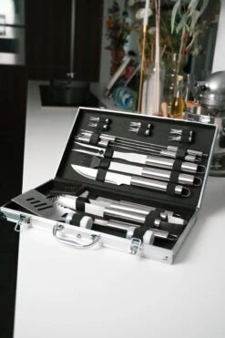 Sens Design BBQ Accesoires - 18 Delig - BBQ Gereedschapset Koffer -Barbecue Gereedschap Winkel 800x1200 15